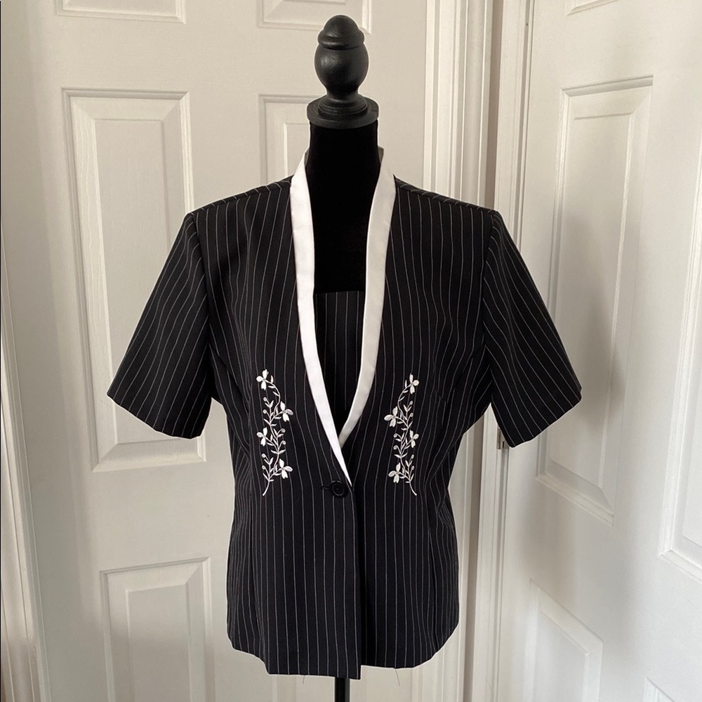 Dress Savvy Vintage Black Pinstripe Blazer with White Floral Detail